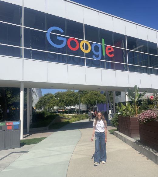 TUM Alumna Leonie Wagner on the Google Campus in the USA.