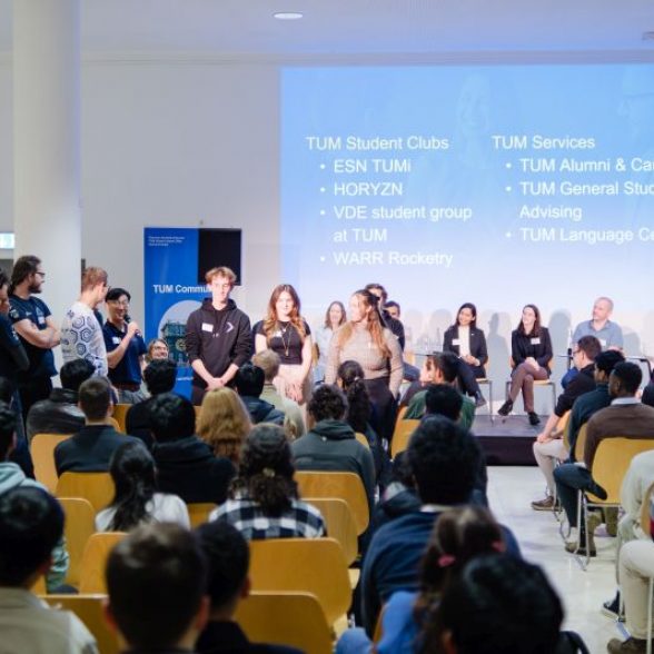 TUM Student Clubs stellen sich und ihre Arbeit den internationalen Studierender der Ingenieurswissenschaften vor.