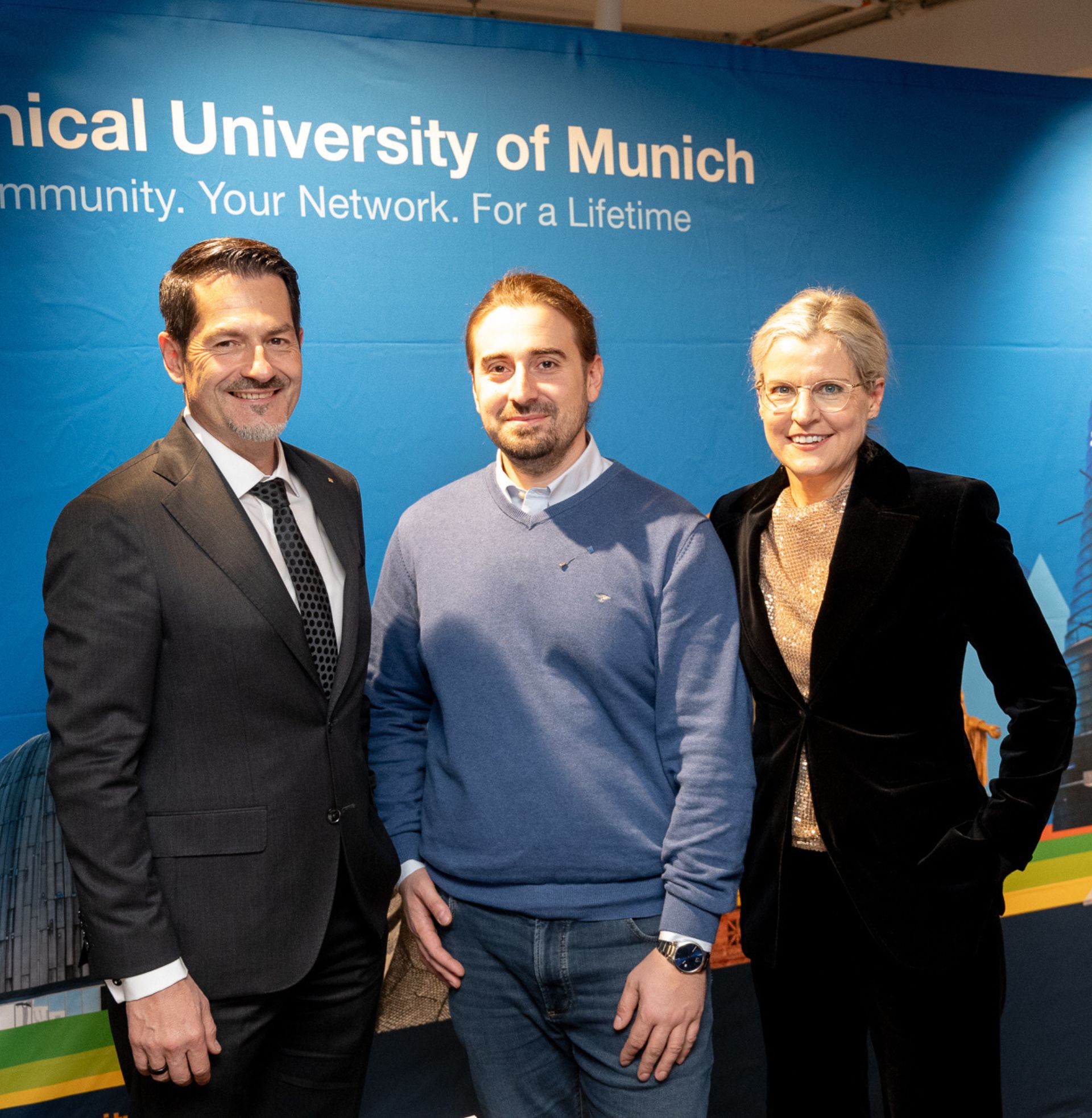 TUM Alumnus Nikolaos Kosmas Chlis, TUM-Präsident Prof. Dr. Thomas F. Hofmann und Prof. Dr. Juliane Winkelmann